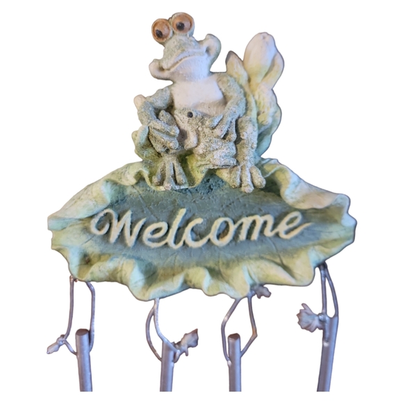 Small Vtg Mom Frog Baby Musical Wind Chime Lily Pad Welcome Sign - Picture 3 of 6